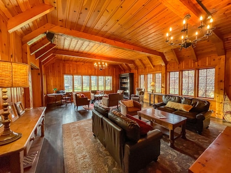 Reception. Lake Creek Lodge