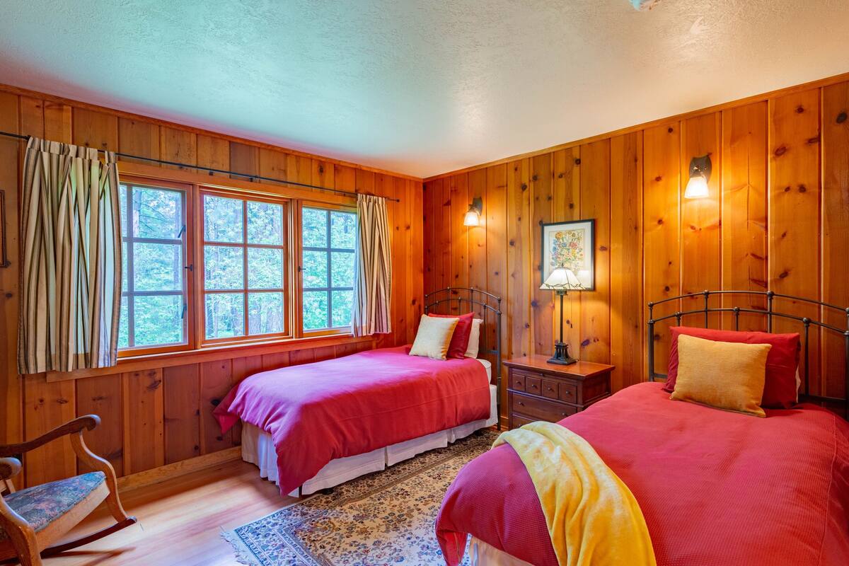 Individually decorated, individually furnished, bed sheets
