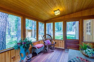 Luxury Cabin--3 bedroom/3 bath | Terrace/patio