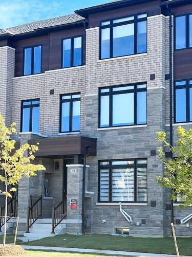 NEWLY BUILT LUXURIOUS 3BRM TOWN HS/AIRPORT/PARKING