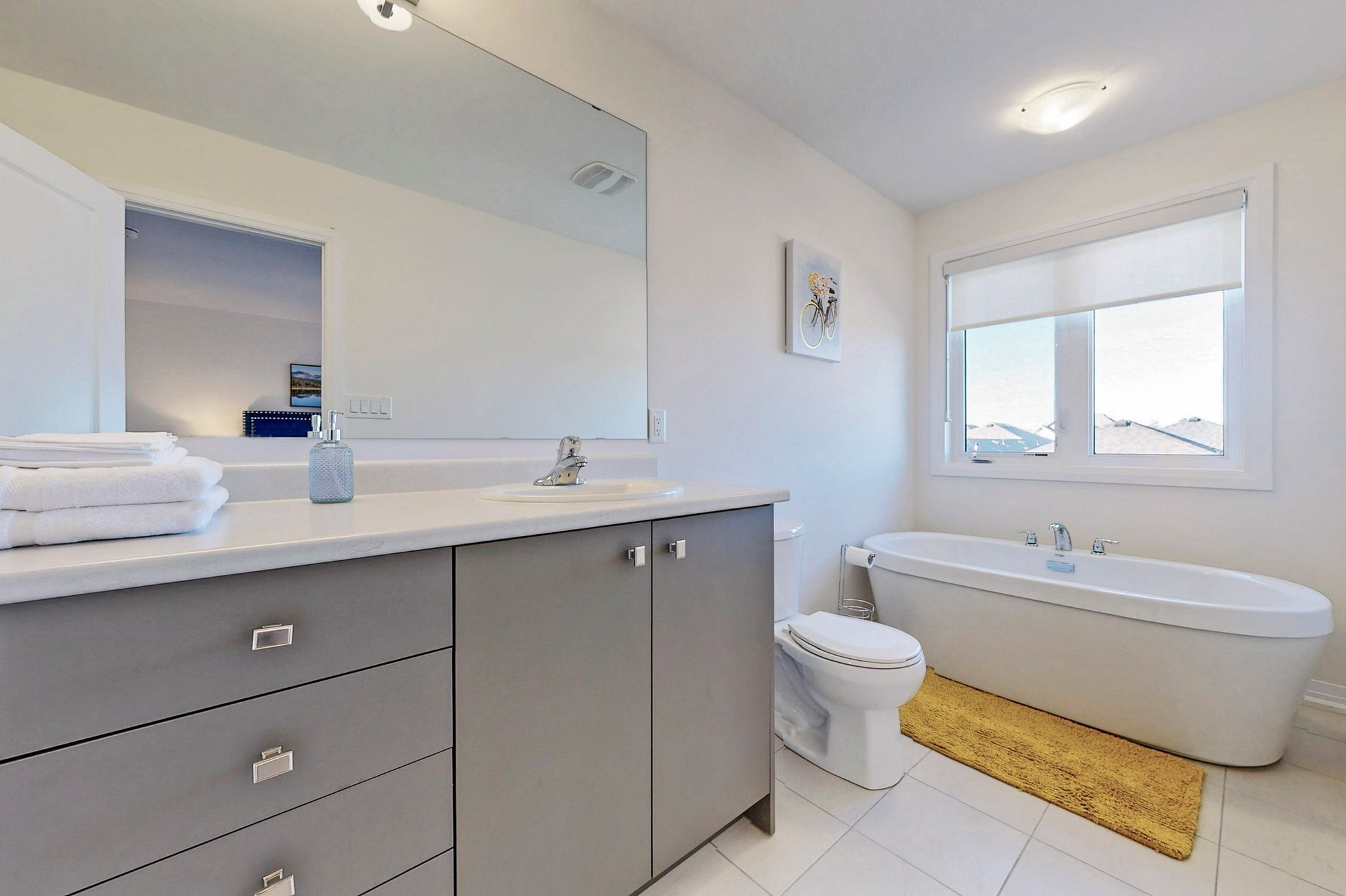 NEWLY BUILT LUXURIOUS 3BRM TOWN HS/AIRPORT/PARKING