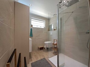 Douche, serviettes fournies