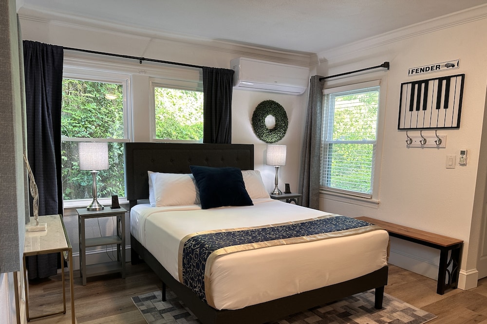 Tyler Luxury Queen Suite - Prime Location- Near All Hospitals- Near TJC