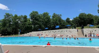 Lovely 2 Bedroom tiny home getaway!!!