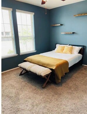 4 bedrooms, desk, iron/ironing board, free WiFi