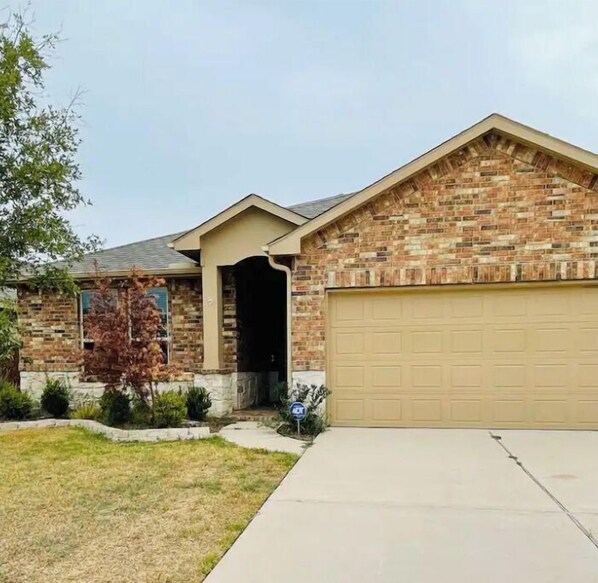 Exterior - Spacious Home in Katy Texas (katy)