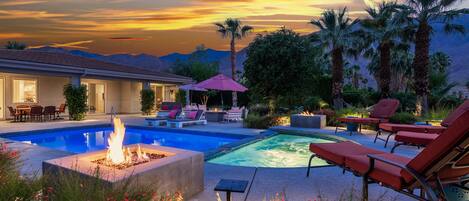 Alberca al aire libre y alberca climatizada