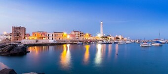 Teti, villa with heated pool 2 km from the beach of Punta Secca