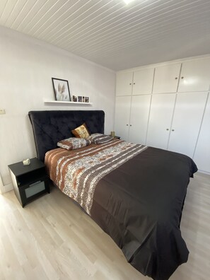 3 Schlafzimmer, Schreibtisch, kostenloses WLAN, Bettwäsche