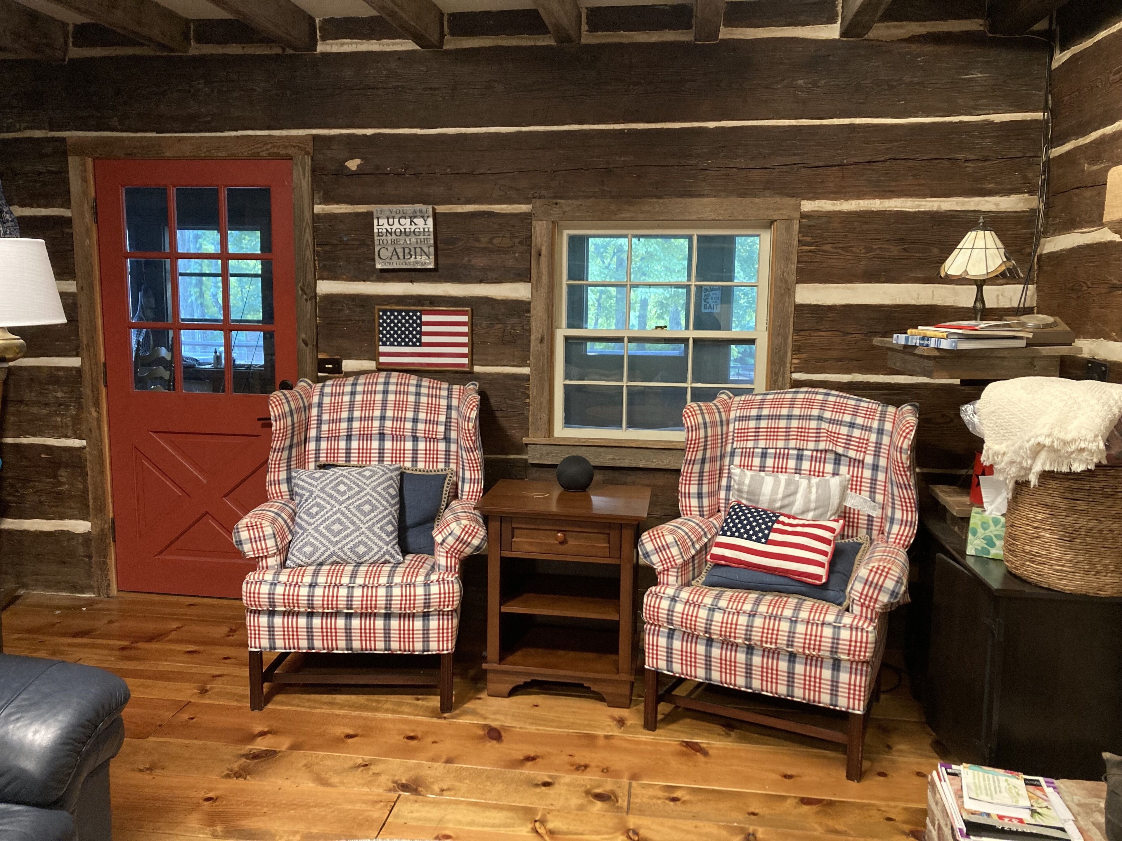 Waterfront Charmer: Historic log cabin on quiet cove