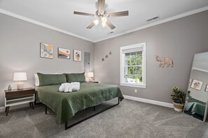 5 bedrooms, desk, iron/ironing board, travel cot