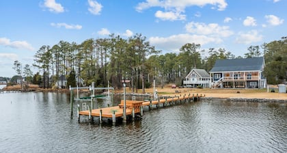 Spacious waterfront home w/ dock, kayaks, paddleboards, cornhole & more!