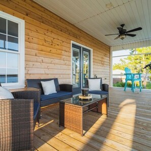 Outdoor dining - Waterfront Retreat w Dock, Firepit & Boat Access (Belhaven)