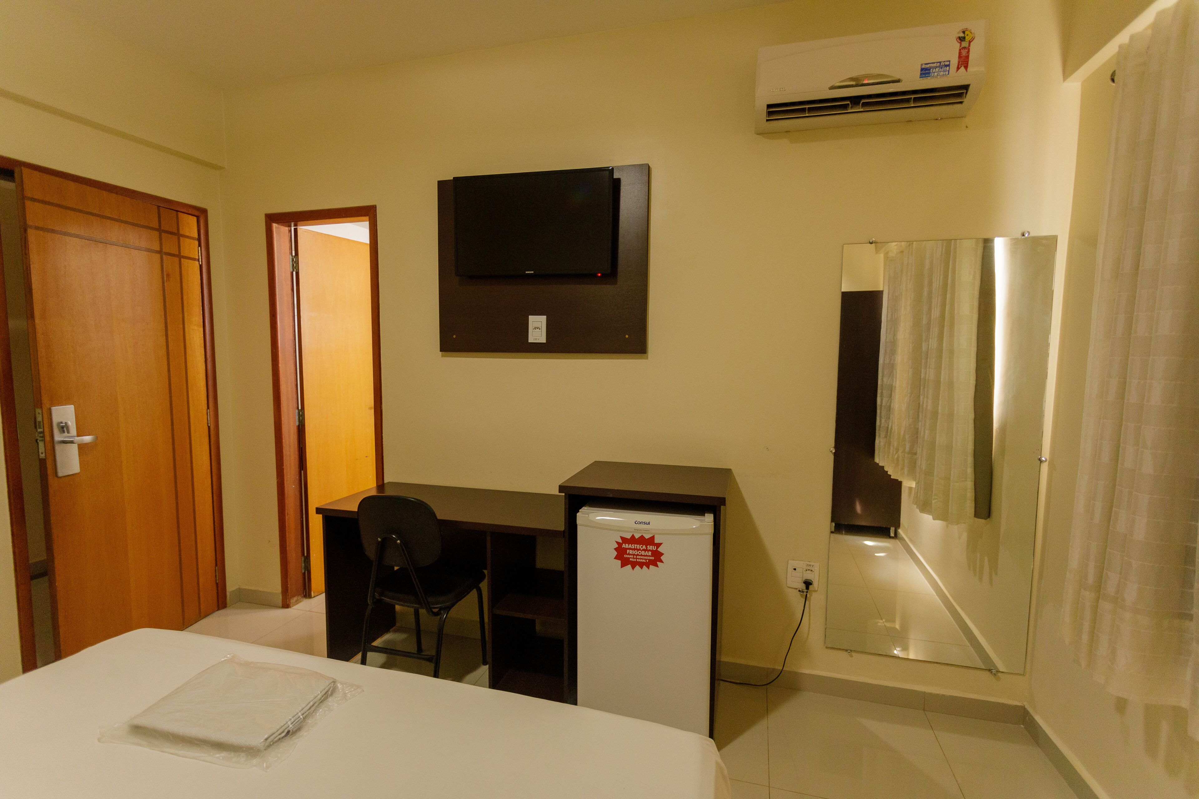 Standard Single Room, 1 Bedroom | Desk, laptop workspace, WiFi (free), bed sheets