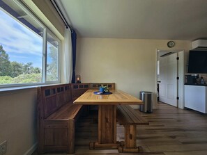 Dining - Peaceful Yosemite Retreat-King Suite-Pet Friendly (Oakhurst)