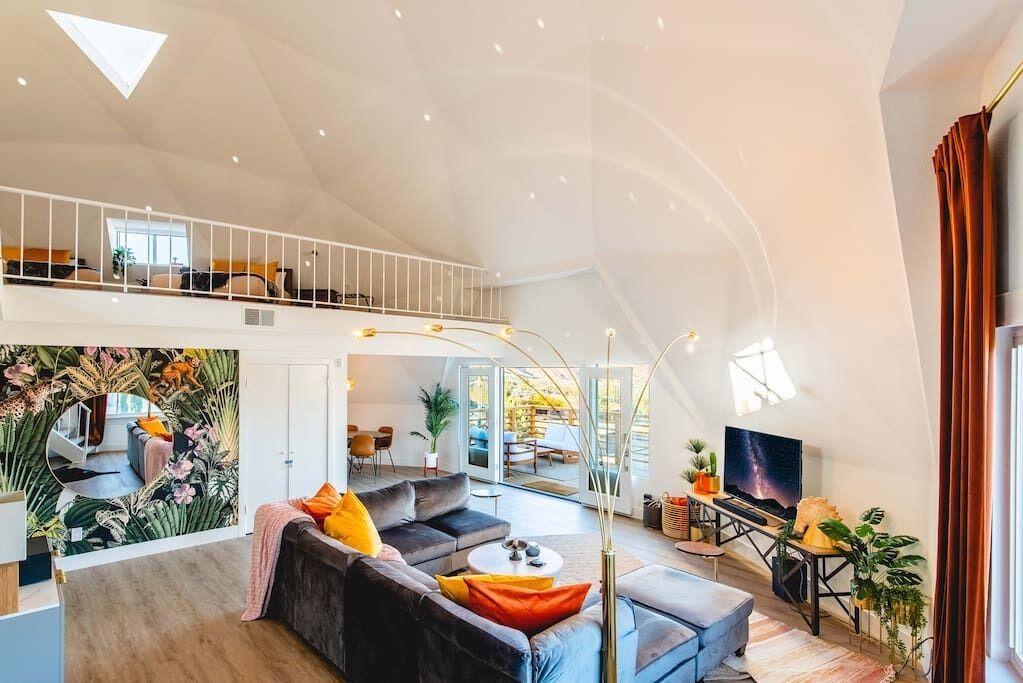 A funky dome home, high above Yucca Valley with a cowboy pool and hot tub