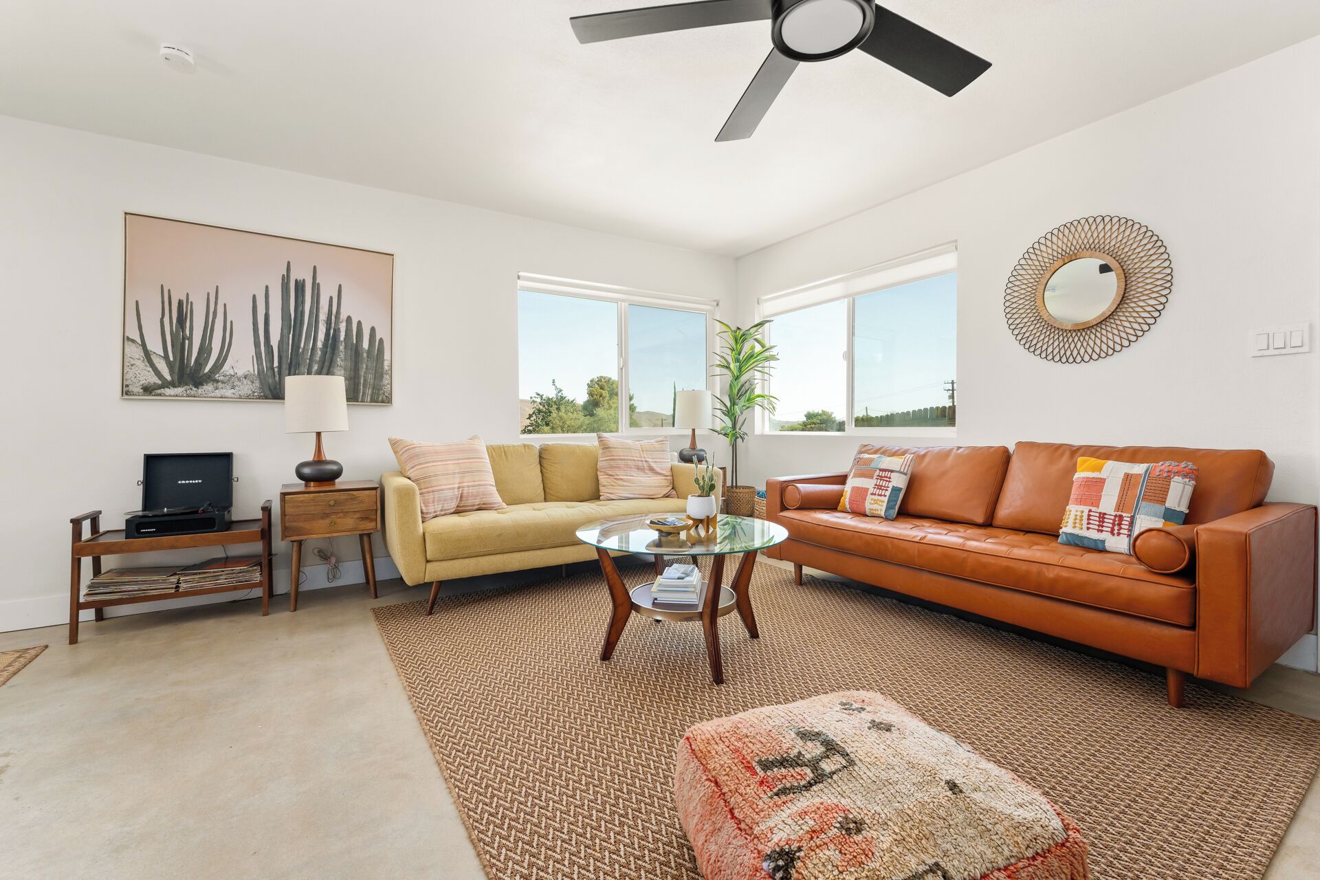 The perfect desert retreat for relaxation with modern conveniences, shopping, and dining nearby