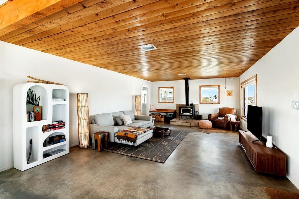 Luxe Desert Homestead with a private walking trail and hot tub