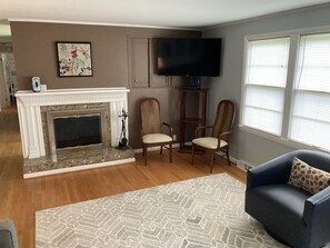 Smart TV, fireplace, foosball, table tennis - Visit Monticello, Wineries, UVA & More (Troy)