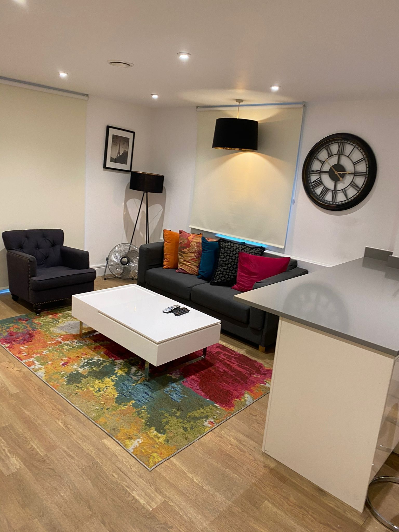 STUNNING 2 BED APARTMENT WITH PARKING