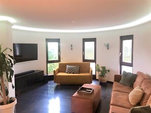 Télévision, chaîne hi-fi