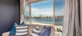 Beachfront on the Bay- penthouse on the sand