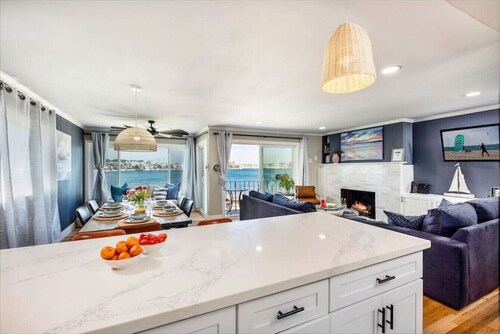 Beachfront on the Bay- penthouse on the sand