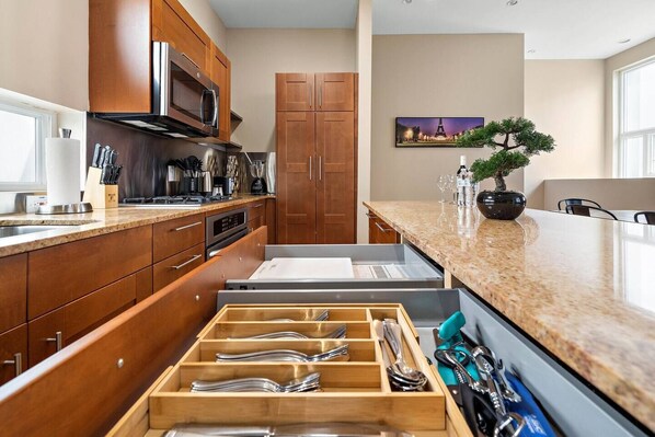 Fridge, microwave, oven, stovetop