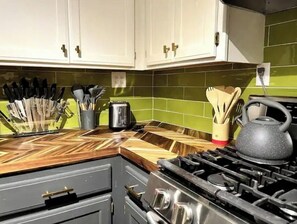 Cafeteira/chaleira, mesas de jantar