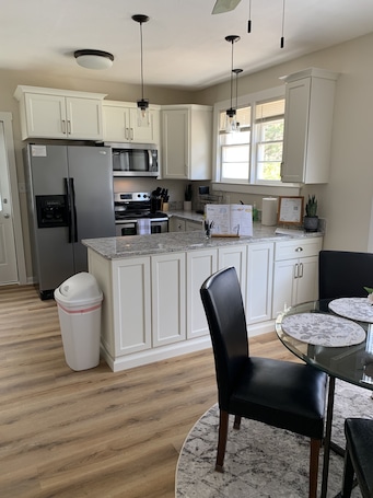 Fridge, microwave, oven, stovetop. Jo Mac Cottage- Quiet Home near UNC Chapel Hill