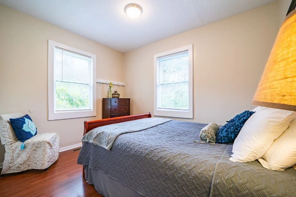 2 bedrooms, iron/ironing board, WiFi (free), bed sheets