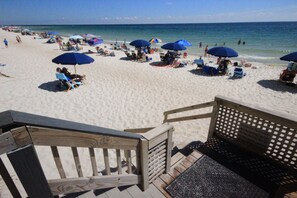Beach nearby, sun loungers, beach towels