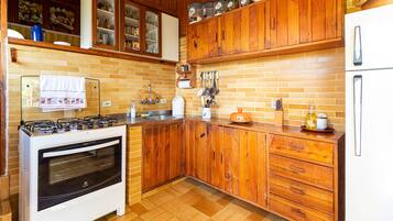 Casa familiar | Cocina privada | Refrigerador, microondas, horno y cafetera y tetera