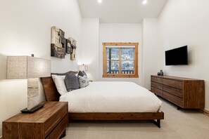 2 bedrooms, WiFi, bed sheets - 2 Master BD, Log Cabin Design, Wi-Fi,  Free Shuttle & Hot Tub! (Park City)