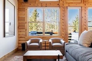 TV, fireplace - 2 Master BD, Log Cabin Design, Wi-Fi,  Free Shuttle & Hot Tub! (Park City)