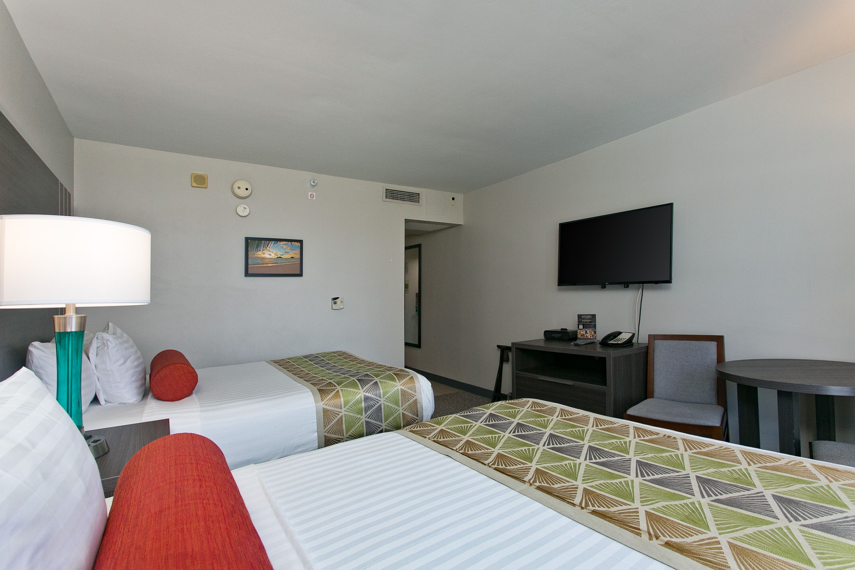 Two comfy Queen beds at The palms Waikiki - Pool & Lanai