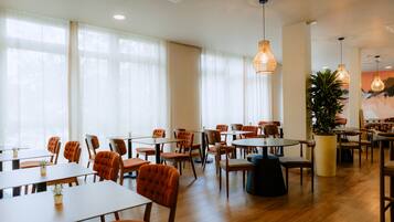 Petit déjeuner les week-ends (16.50 EUR par personne)