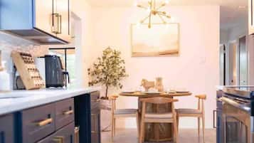 Coffee/tea maker, fridge, microwave, oven