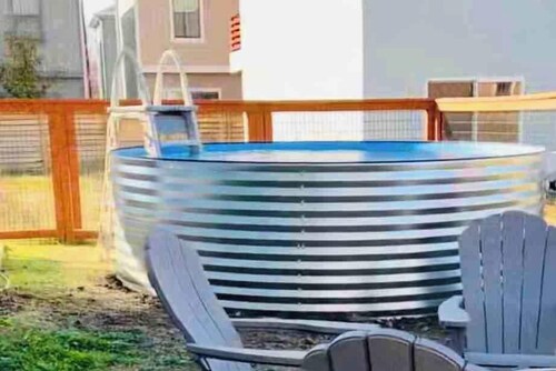 The Organic Modern- Oasis with Hot Tub and Pool