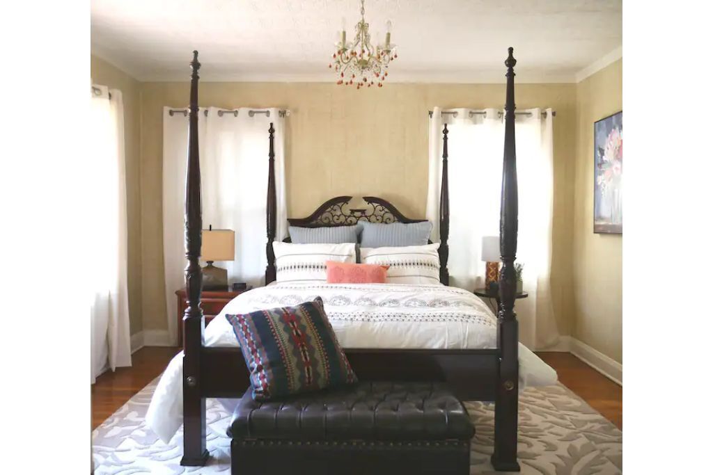 Craftsman fenced yard 🐕🐾 single car garage