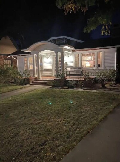Craftsman fenced yard 🐕🐾 single car garage