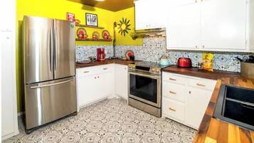 雪櫃、微波爐、焗爐、爐具