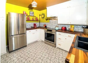 冰箱、微波炉、烤箱、炉灶