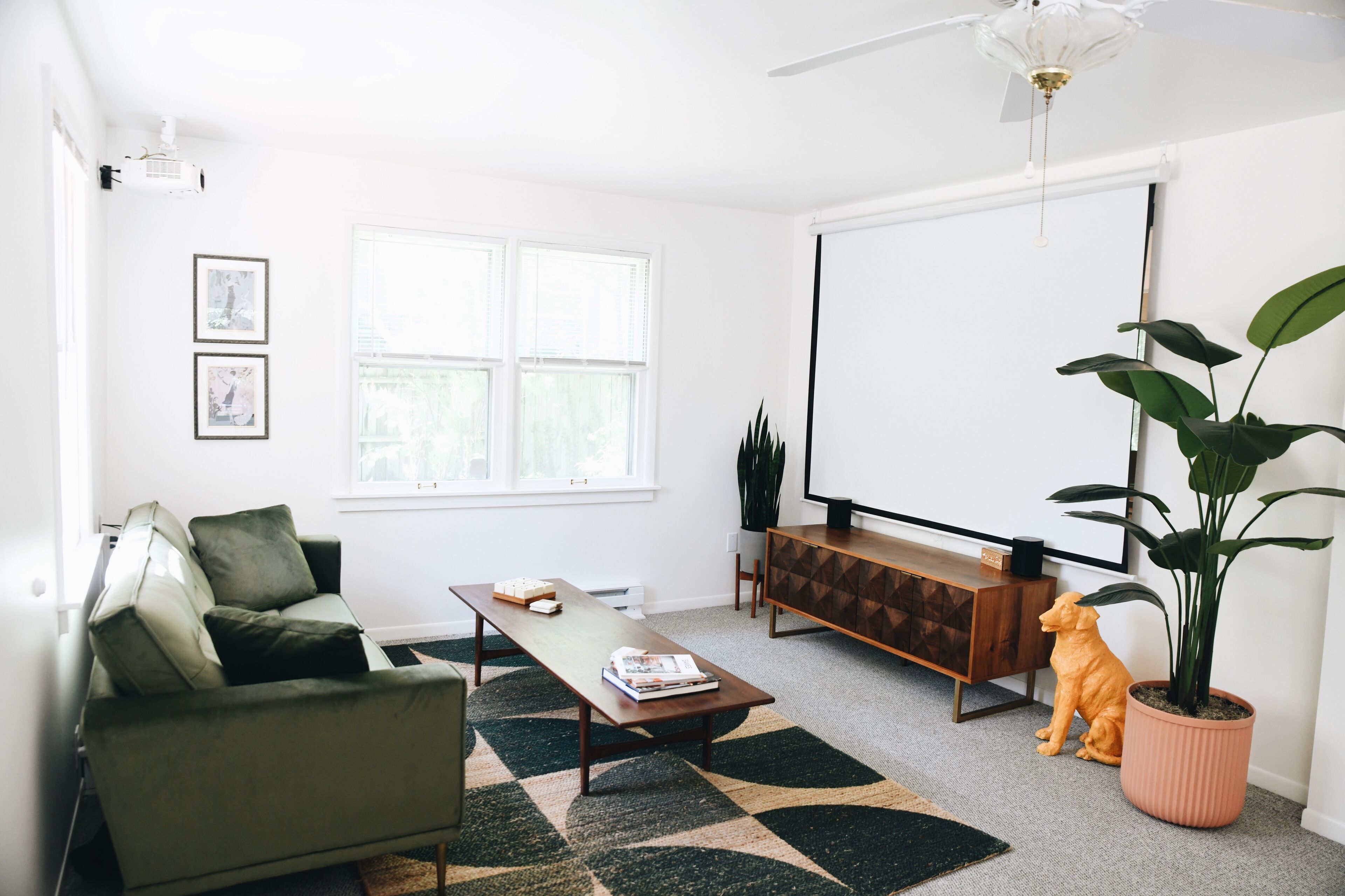 120”Screen! King Bed! Luxe Design Near The Plaza