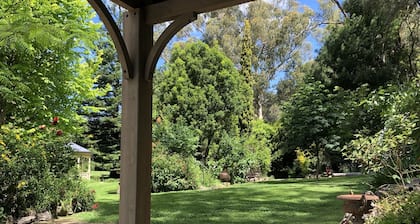 Beautiful Spacious Apartment Set Amongst Botanical Gardens with a Spa