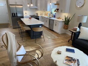 Microonde, forno, piano cottura, lavastoviglie