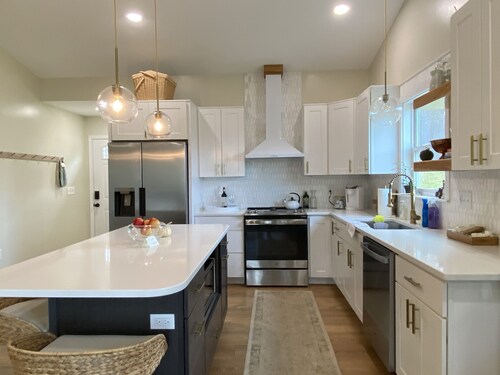 Beautiful home, walk into downtown, hot tub, dog friendly, Huge yard, fire pits.