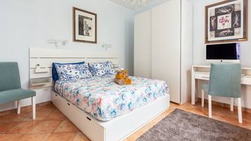 2 Schlafzimmer, Zimmersafe, Schreibtisch, Bügeleisen/Bügelbrett