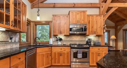 Walk to Ski! HotTub PoolTable Shuffleboard Dogs OK