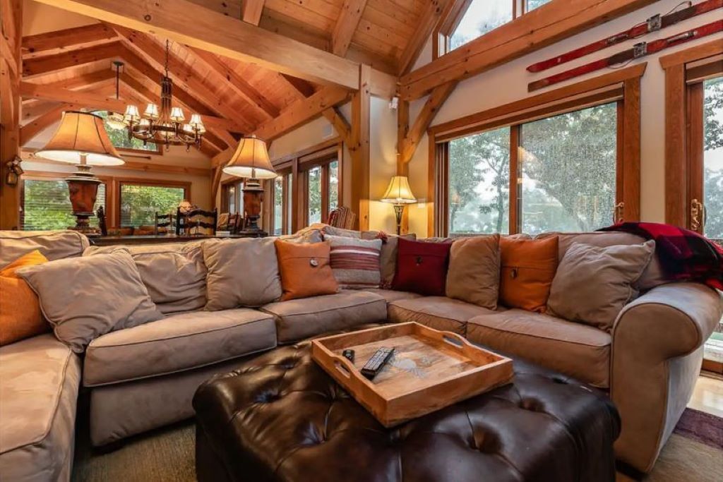 HotTub+PoolTable+Shuffleboard+HikeGolfTennisPool